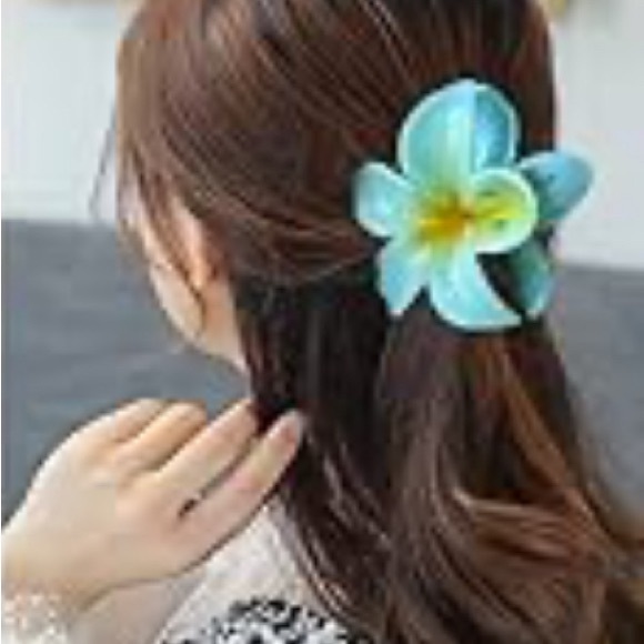 Blue flower hair clip - Picture 3 of 6